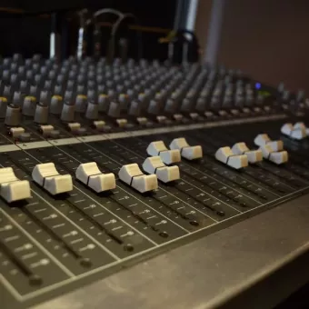 Studio Max 220