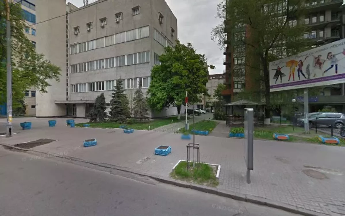 UTrecharge Зарядна станція, Розетки на стіні будівлі, вулиця Московська, 23, Київ