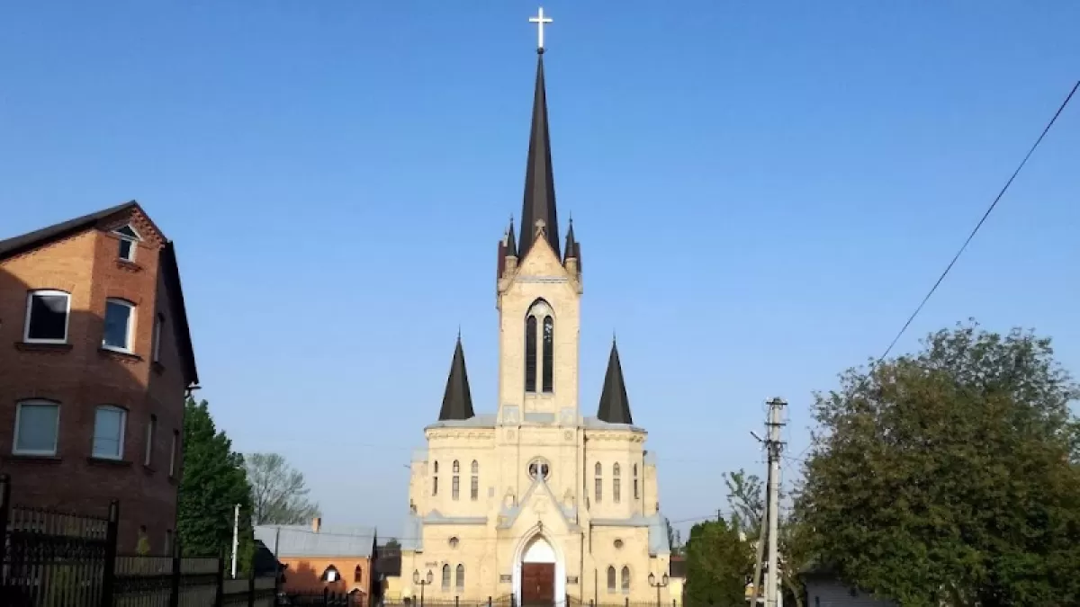 Церква «Дім Євангелія», вулиця Караїмська, 16, Луцьк