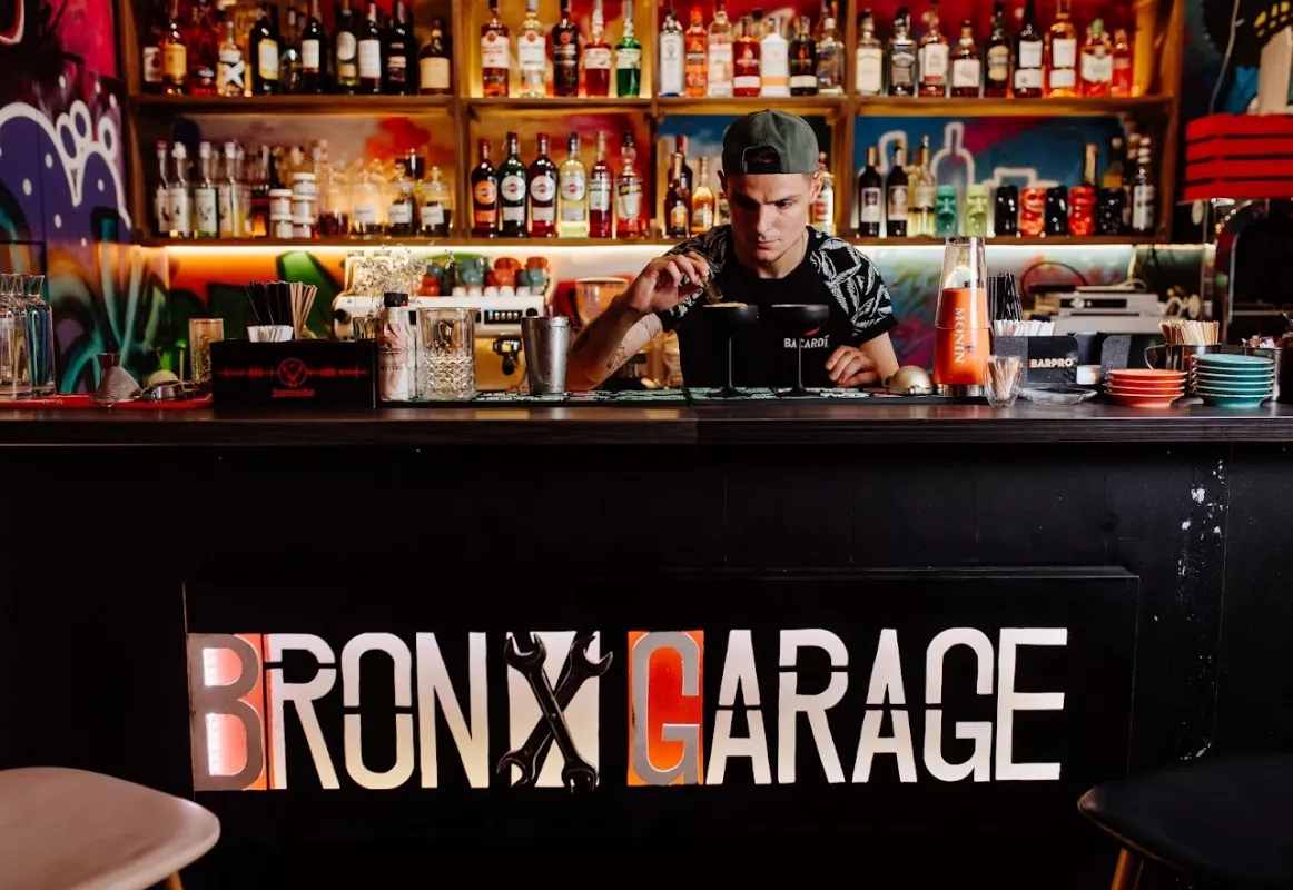 Bronx Garage, проспект Дмитра Яворницького, 68, Дніпро