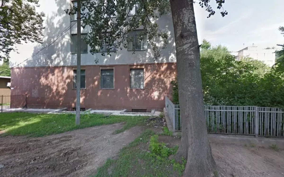 ᐅ Нотаріальна контора Полтави Полтава школа" та "ОЦЕВУМ, вулиця ...
