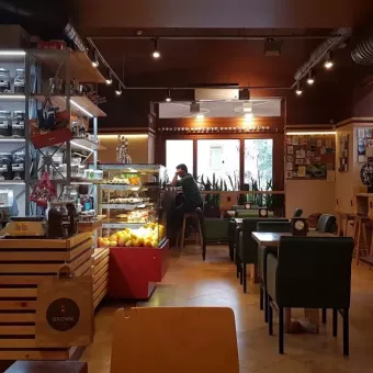 BROWN Cafe