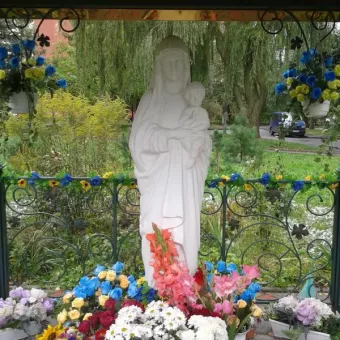 Статуя Матері Божої