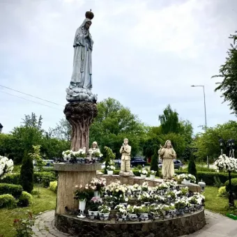 Скульптура Матері Божої