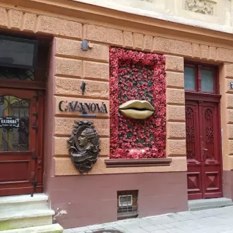 Cazanova show bar