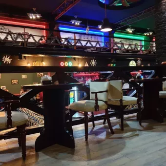 Garage pub