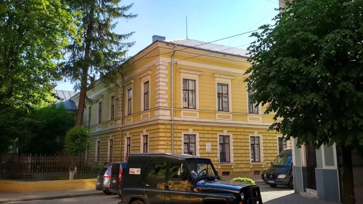 ᐅ Середня школа № 1 Чернівці вулиця Емінеску, 1
