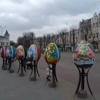 Майдан перед Кінотеатром Ім Т.Г.Шевченка