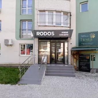 Фірмовий салон дверей RODOS